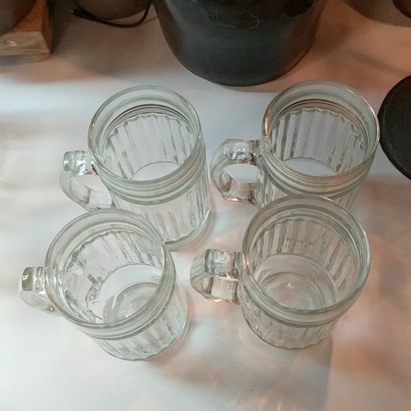 Vintage Bundle of Glass Mugs - Picture 3 of 9
